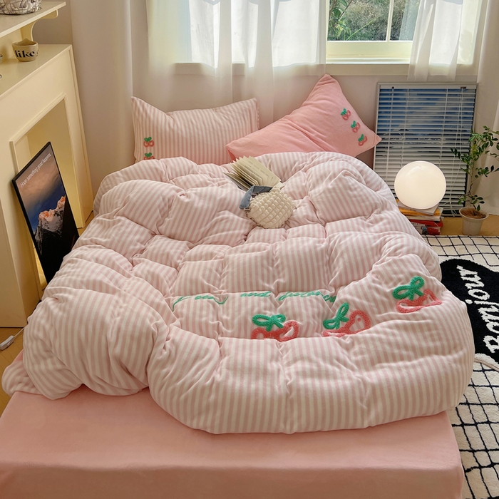 91家纺网 家纺一手货源 找家纺 （总）三朵家纺 2023新款高克重牛奶绒毛巾绣绣花四件套