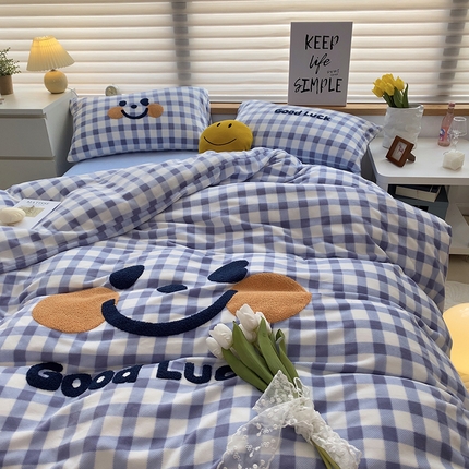 91家纺网 家纺一手货源 找家纺 （总）三朵家纺 2023新款高克重牛奶绒毛巾绣绣花四件套