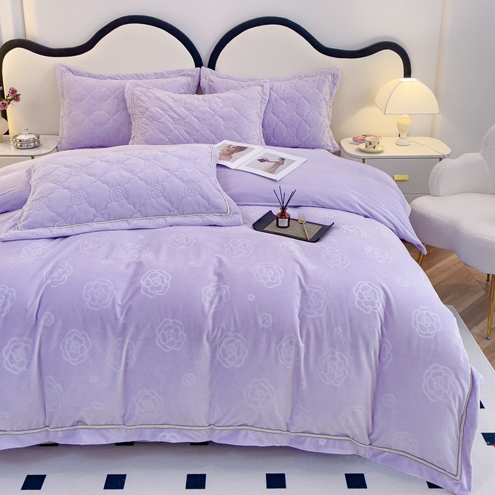 91家纺网 家纺一手货源 找家纺 优乐家纺 2025新款高克重宝宝绒夹棉床盖四件套 爱丽丝-浪漫紫