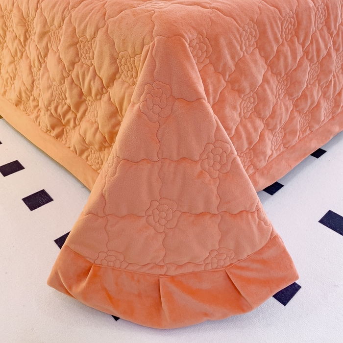 91家纺网 家纺一手货源 找家纺 优乐家纺 2025新款高克重宝宝绒夹棉床盖系列三件套 爱丽丝-香橙橘