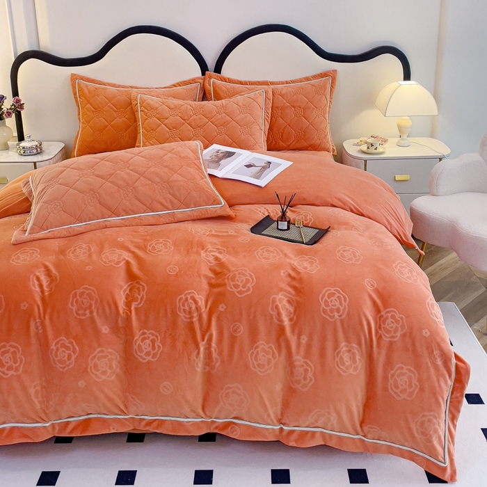 91家纺网 家纺一手货源 找家纺 优乐家纺 2025新款高克重宝宝绒夹棉床盖四件套 爱丽丝-香橙橘