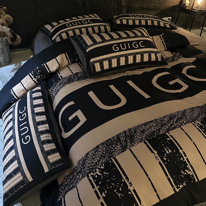 91家纺网 家纺一手货源 找家纺 色鬼 2023新款轻奢潮牌大牌风棉加绒四件套印花牛奶绒四件套 流金岁月绒