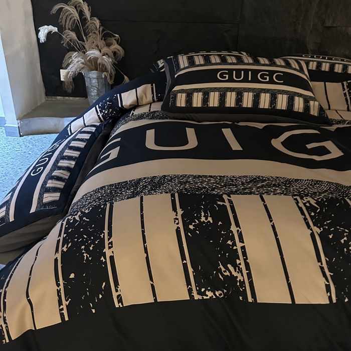 91家纺网 家纺一手货源 找家纺 色鬼 2023新款轻奢潮牌大牌风棉加绒四件套印花牛奶绒四件套 流金岁月绒