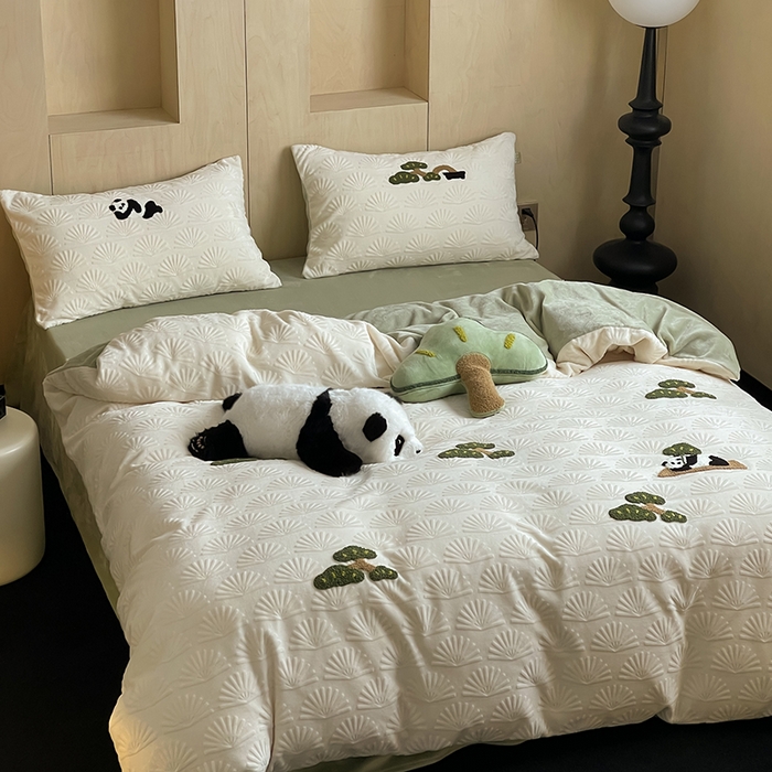 91家纺网 家纺一手货源 找家纺 安莱生活 2023新款雕花绒牛奶绒毛巾绣青松躺平四件套放青松-雪松