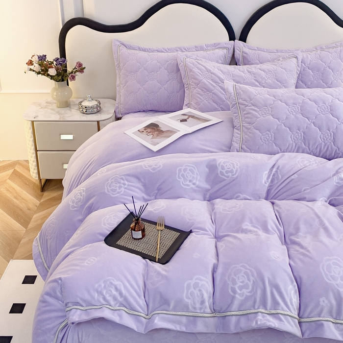 91家纺网 家纺一手货源 找家纺 优乐家纺 2025新款高克重宝宝绒夹棉床盖四件套 爱丽丝-浪漫紫