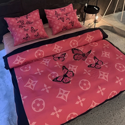 91家纺网 家纺一手货源 找家纺 （总）色鬼 2023新款轻奢潮牌大牌风棉加绒四件套印花牛奶绒四件套