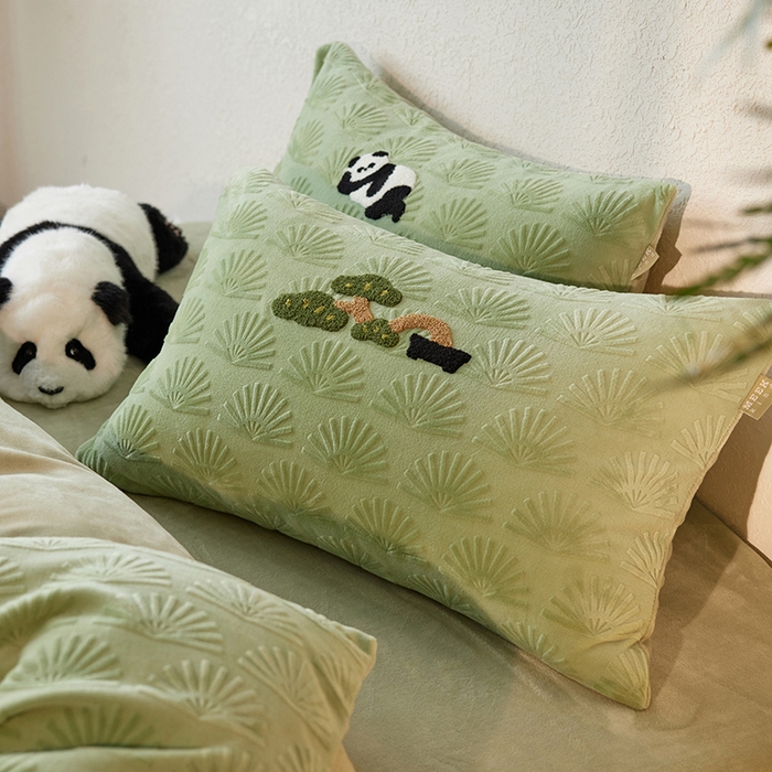 91家纺网 家纺一手货源 找家纺 （总）安莱生活2023新款雕花绒牛奶绒毛巾绣“青松躺平”四件套-风格一