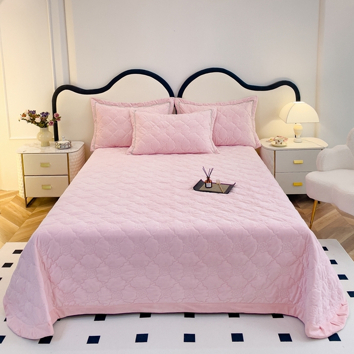 91家纺网 家纺一手货源 找家纺 （总）优乐家纺 2025新款高克重宝宝绒夹棉床盖系列三件套