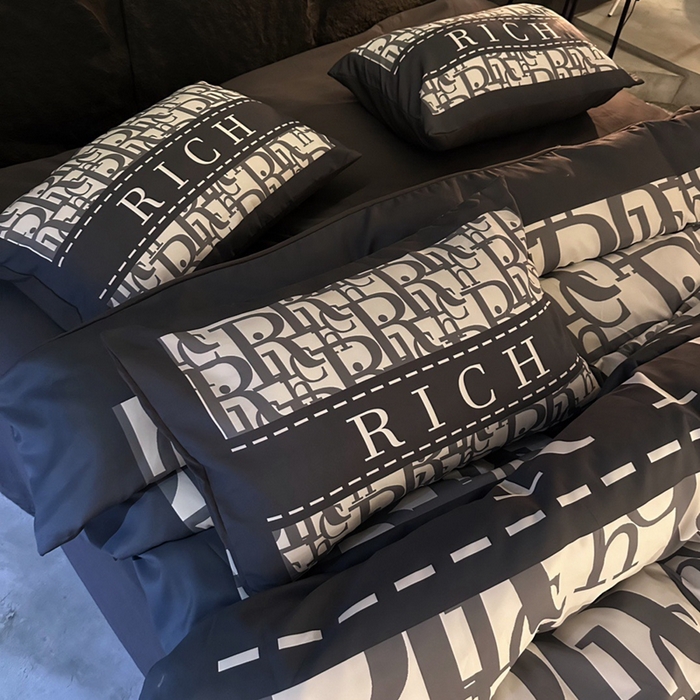 91家纺网 家纺一手货源 找家纺 色鬼 2023新款轻奢潮牌大牌风棉加绒四件套印花牛奶绒四件套 来财绒