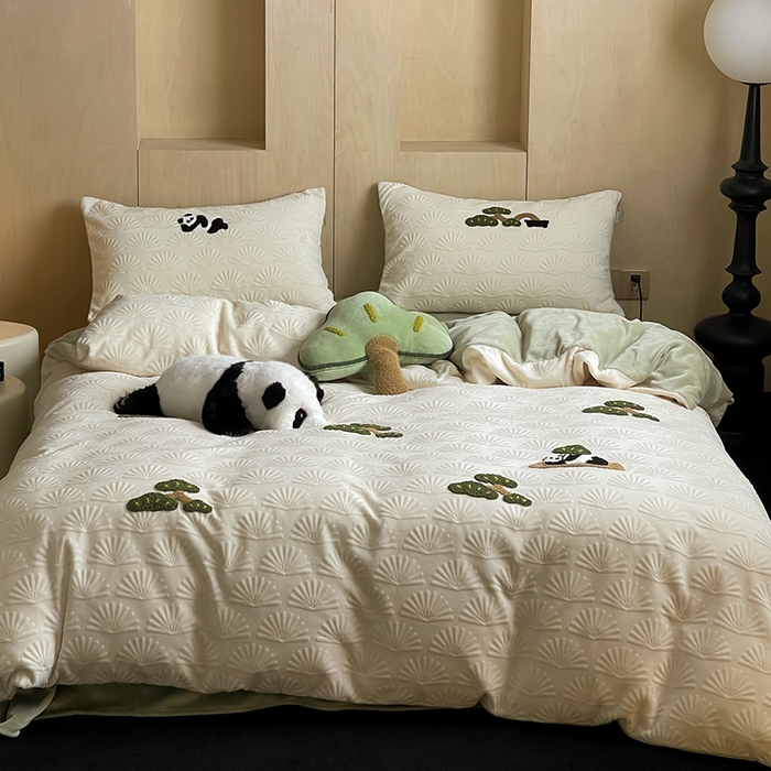 91家纺网 家纺一手货源 找家纺 安莱生活 2023新款雕花绒牛奶绒毛巾绣青松躺平四件套放青松-雪松