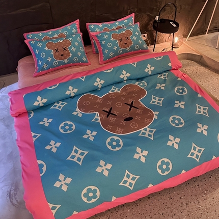 91家纺网 家纺一手货源 找家纺 （总）色鬼 2023新款轻奢潮牌大牌风棉加绒四件套印花牛奶绒四件套