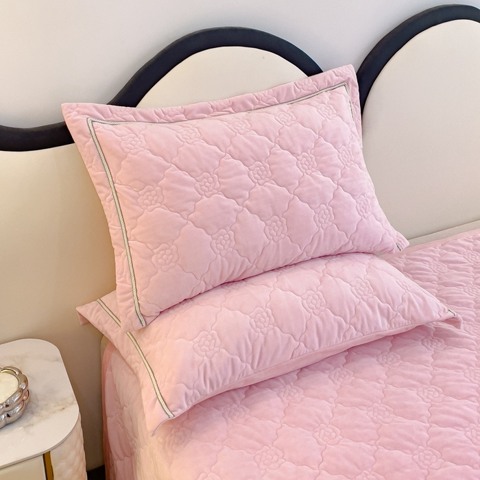 91家纺网 家纺一手货源 找家纺 （总）优乐家纺 2025新款高克重宝宝绒夹棉床盖系列三件套