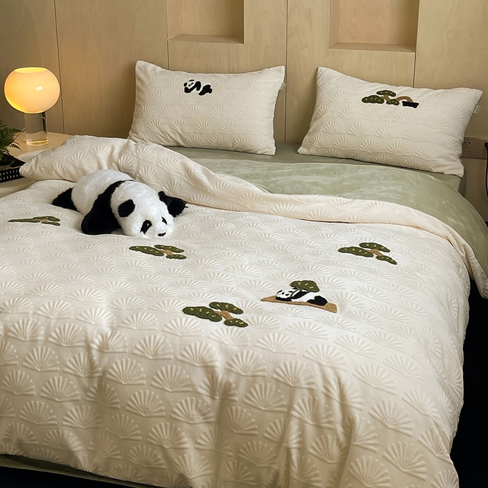 91家纺网 家纺一手货源 找家纺 （总）安莱生活 2023新款雕花绒牛奶绒毛巾绣青松躺平四件套-风格二