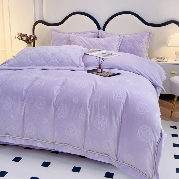 91家纺网 家纺一手货源 找家纺 优乐家纺 2025新款高克重宝宝绒夹棉床盖四件套 爱丽丝-浪漫紫
