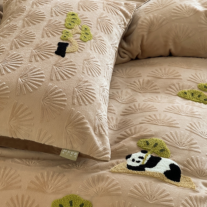 91家纺网 家纺一手货源 找家纺 安莱生活 2023新款雕花绒牛奶绒毛巾绣青松躺平四件套 放青松-棕松