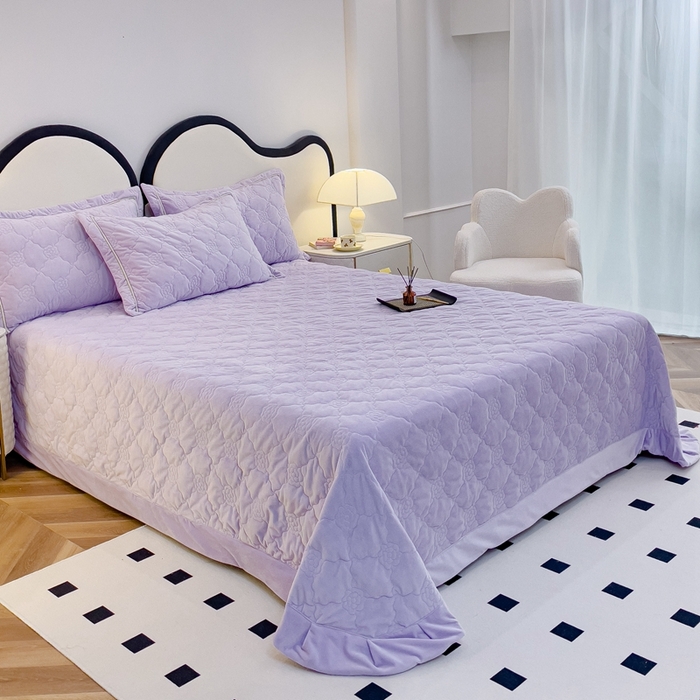 91家纺网 家纺一手货源 找家纺 优乐家纺 2025新款高克重宝宝绒夹棉床盖系列三件套 爱丽丝-浪漫紫