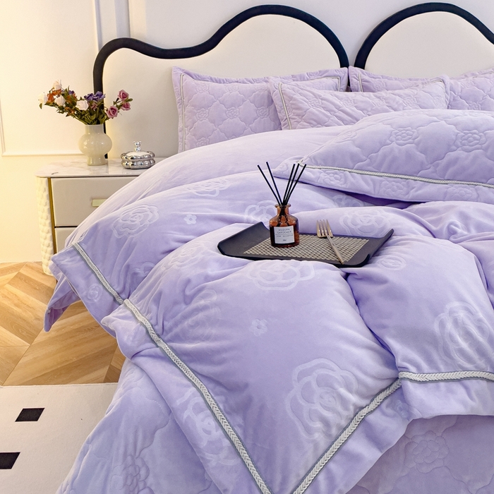 91家纺网 家纺一手货源 找家纺 优乐家纺 2025新款高克重宝宝绒夹棉床盖四件套 爱丽丝-浪漫紫