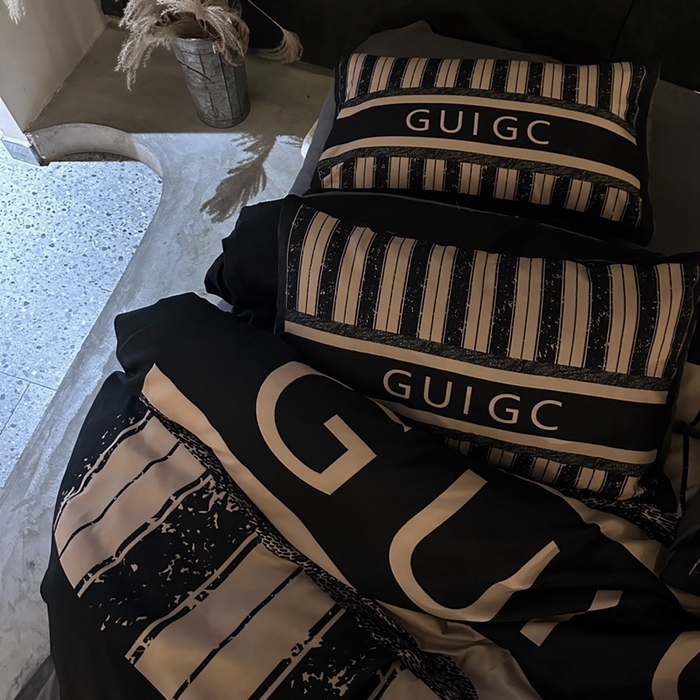 91家纺网 家纺一手货源 找家纺 色鬼 2023新款轻奢潮牌大牌风棉加绒四件套印花牛奶绒四件套 流金岁月绒