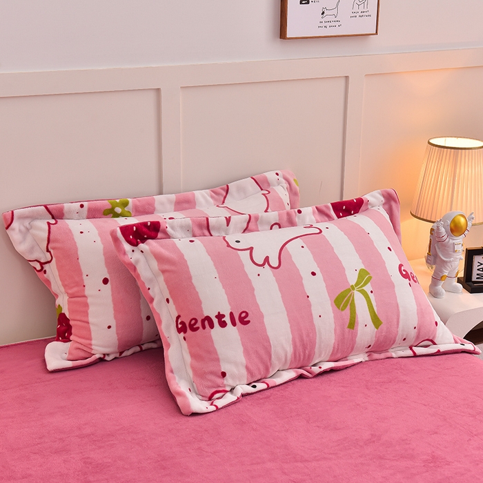 91家纺网 家纺一手货源 找家纺 简一 2024新款高克重牛奶绒迪士尼系列单枕套 粉红兔