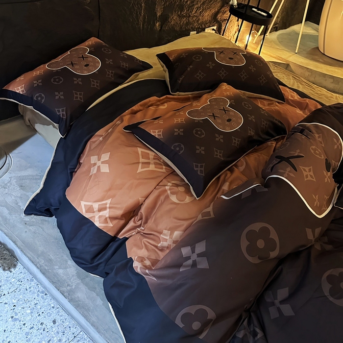 91家纺网 家纺一手货源 找家纺 色鬼 2023新款轻奢潮牌大牌风棉加绒四件套印花牛奶绒四件套 美拉熊