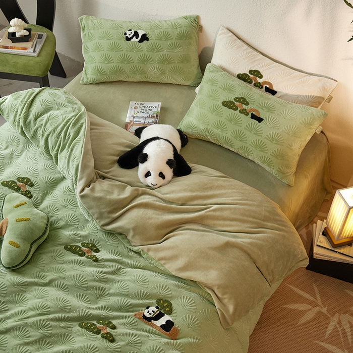 91家纺网 家纺一手货源 找家纺 安莱生活 2023新款雕花绒牛奶绒毛巾绣“青松躺平”四件套放青松-翠松