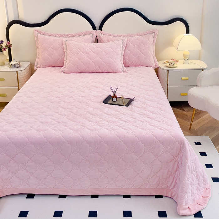 91家纺网 家纺一手货源 找家纺 （总）优乐家纺 2025新款高克重宝宝绒夹棉床盖系列三件套