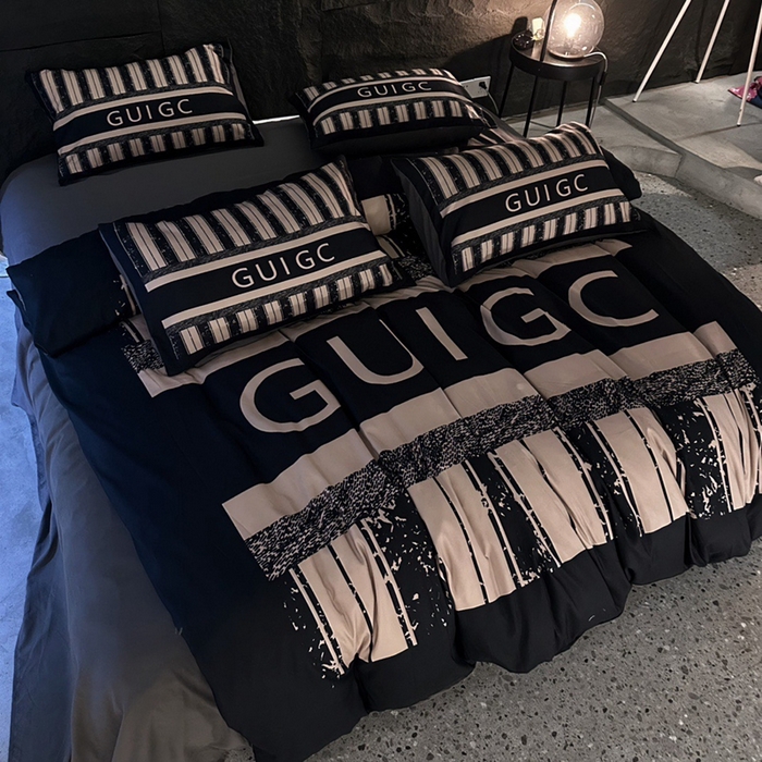 91家纺网 家纺一手货源 找家纺 色鬼 2023新款轻奢潮牌大牌风棉加绒四件套印花牛奶绒四件套 流金岁月绒