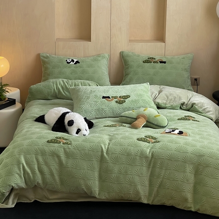 91家纺网 家纺一手货源 找家纺 （总）安莱生活 2023新款雕花绒牛奶绒毛巾绣青松躺平四件套-风格二