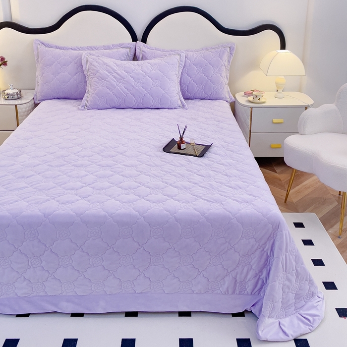 91家纺网 家纺一手货源 找家纺 优乐家纺 2025新款高克重宝宝绒夹棉床盖系列三件套 爱丽丝-浪漫紫