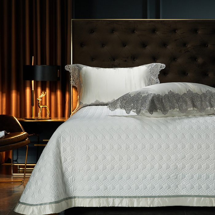 91家纺网 家纺一手货源 找家纺 缔缦 2023新款A版真丝棉B版60s长绒棉高端蕾丝四件套系列-山水一城  浅米色