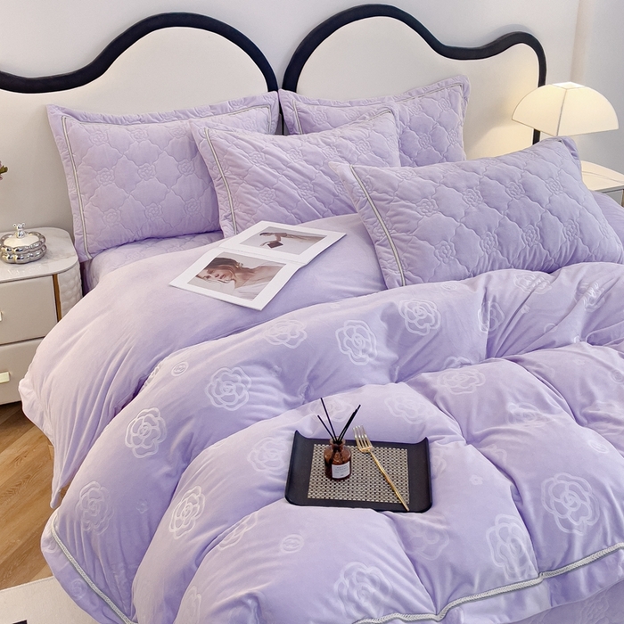 91家纺网 家纺一手货源 找家纺 优乐家纺 2025新款高克重宝宝绒夹棉床盖四件套 爱丽丝-浪漫紫