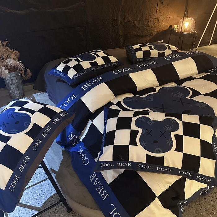 91家纺网 家纺一手货源 找家纺 色鬼 2023新款轻奢潮牌大牌风棉加绒四件套印花牛奶绒四件套 棋牌格绒