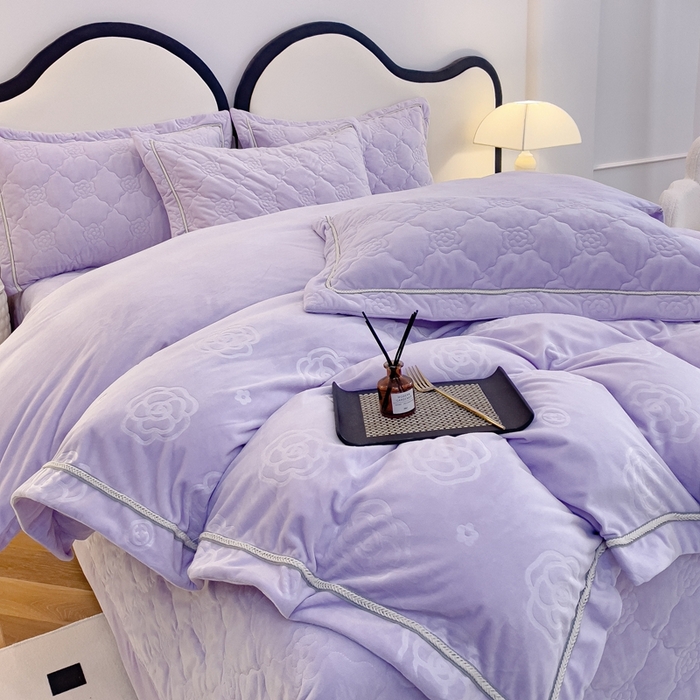 91家纺网 家纺一手货源 找家纺 优乐家纺 2025新款高克重宝宝绒夹棉床盖四件套 爱丽丝-浪漫紫