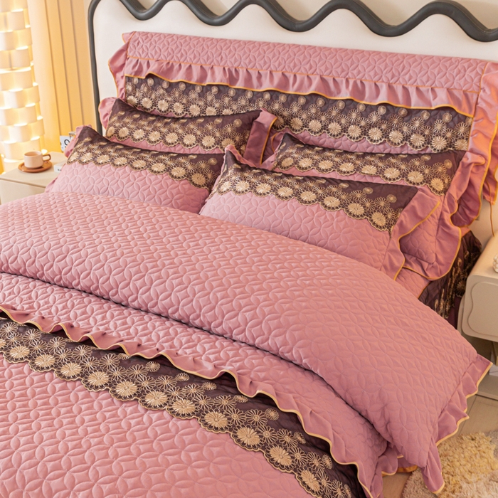 91家纺网 家纺一手货源 找家纺 靓生活 2023新款夹棉绗缝床裙四件套-金玉良缘 豆沙