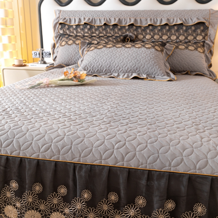 91家纺网 家纺一手货源 找家纺 靓生活 2023新款夹棉绗缝床裙三件套-金玉良缘 绅士灰