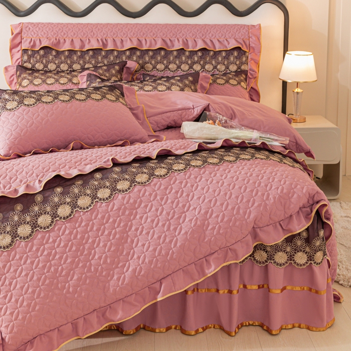 91家纺网 家纺一手货源 找家纺 靓生活 2023新款夹棉绗缝床裙四件套-金玉良缘 豆沙