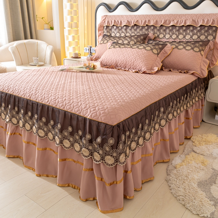 91家纺网 家纺一手货源 找家纺 靓生活 2023新款夹棉绗缝床裙三件套-金玉良缘 卡其