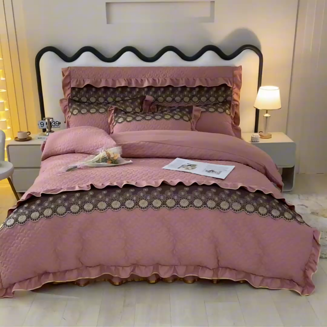 91家纺网 家纺一手货源 找家纺 靓生活 2023新款夹棉绗缝床裙四件套-金玉良缘 豆沙