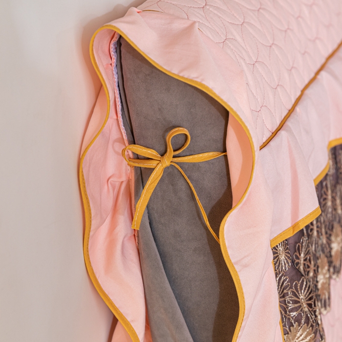 91家纺网 家纺一手货源 找家纺 靓生活 2023新款磨毛夹棉床头罩-金玉良缘 粉玉