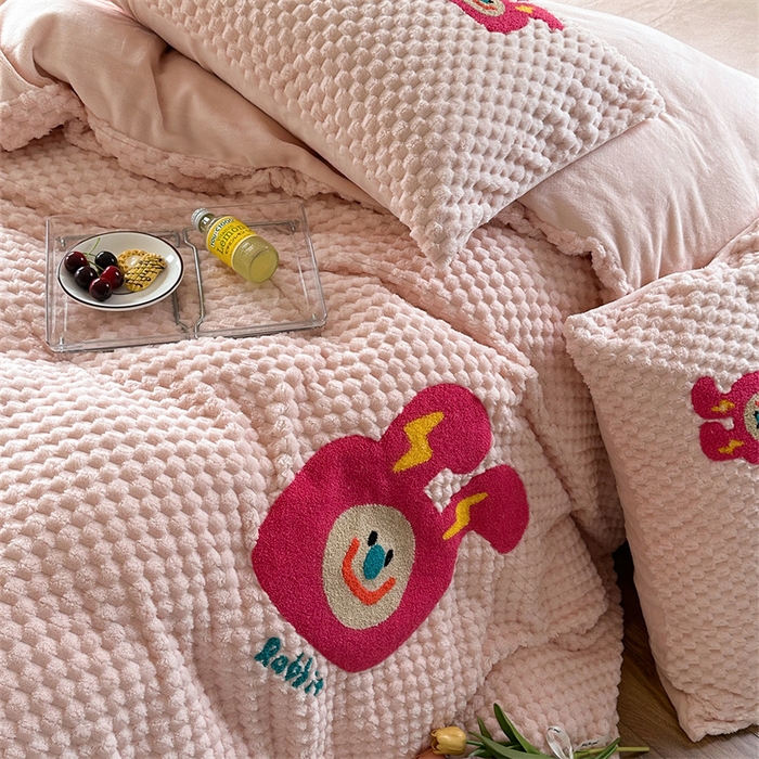 91家纺网 家纺一手货源 找家纺 洋铭区（原狠狠爱） 2023新款加厚豆豆绒牛奶绒四件套 海贝粉