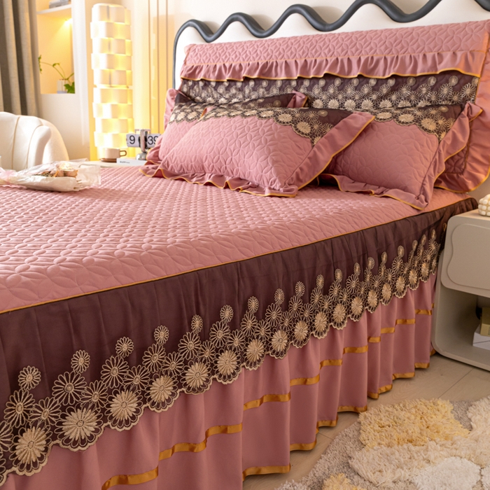 91家纺网 家纺一手货源 找家纺 靓生活 2023新款夹棉绗缝床裙三件套-金玉良缘 豆沙