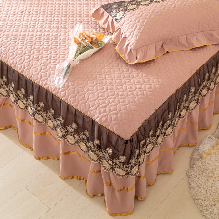 91家纺网 家纺一手货源 找家纺 靓生活 2023新款夹棉绗缝床裙三件套-金玉良缘 卡其