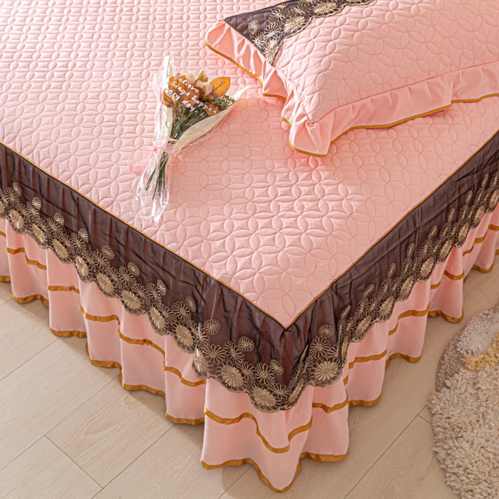 91家纺网 家纺一手货源 找家纺 靓生活 2023新款夹棉绗缝床裙三件套-金玉良缘 粉玉