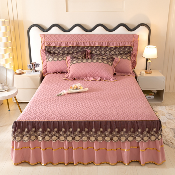 91家纺网 家纺一手货源 找家纺 靓生活 2023新款夹棉绗缝床裙三件套-金玉良缘 豆沙