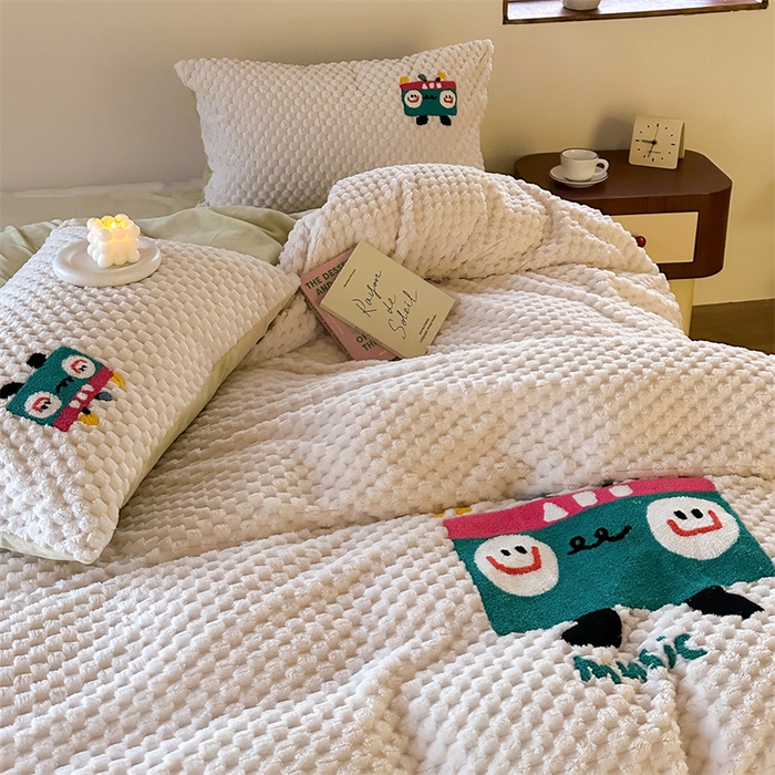 91家纺网 家纺一手货源 找家纺 洋铭区（原狠狠爱） 2023新款加厚豆豆绒牛奶绒四件套 海贝奶白