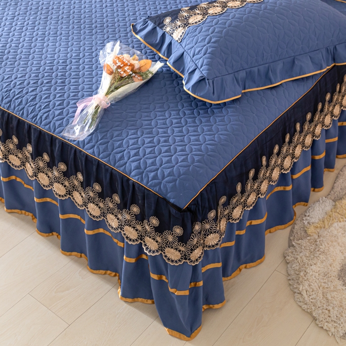 91家纺网 家纺一手货源 找家纺 靓生活 2023新款夹棉绗缝床裙三件套-金玉良缘 宝蓝