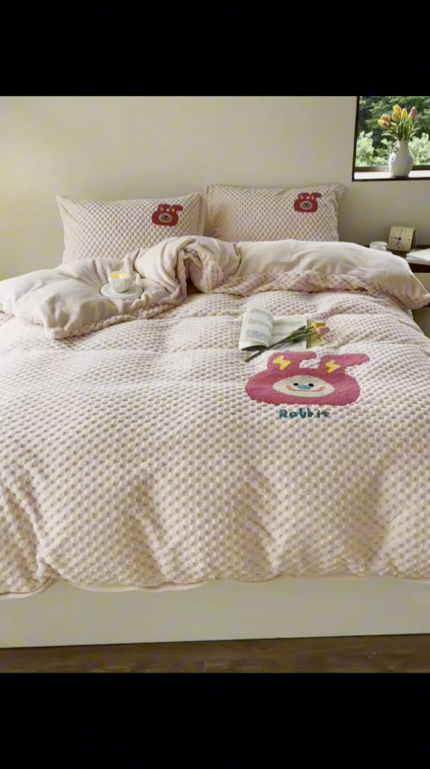 91家纺网 家纺一手货源 找家纺 洋铭区（原狠狠爱） 2023新款加厚豆豆绒牛奶绒四件套 海贝粉