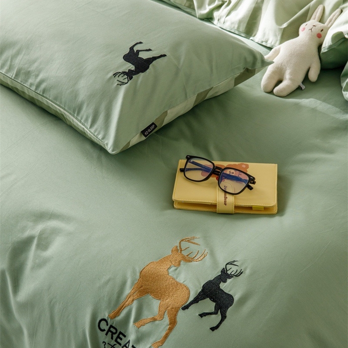 91家纺网 家纺一手货源 找家纺 卡姿家纺 2023新款秋冬呆萌小刺绣第五季 鹿邦