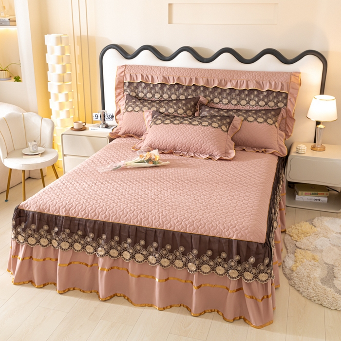 91家纺网 家纺一手货源 找家纺 靓生活 2023新款夹棉绗缝床裙三件套-金玉良缘 卡其