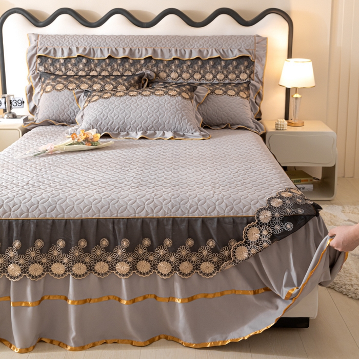 91家纺网 家纺一手货源 找家纺 靓生活 2023新款夹棉绗缝床裙三件套-金玉良缘 绅士灰